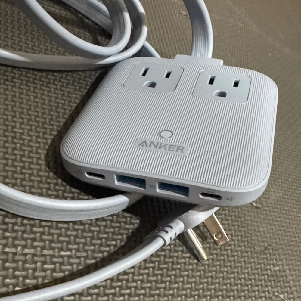 Anker Dual Outlet Power Hub in White